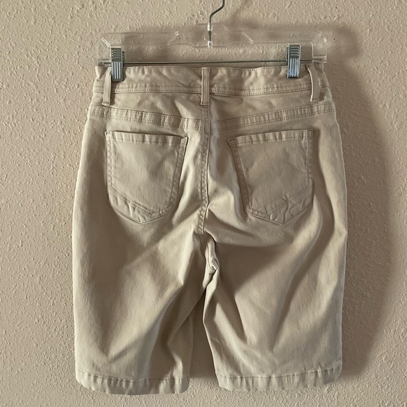 Nine West Jeans “Lucie” Bermuda Shorts Beige Straight Leg Stretch Women’s Size 8 - Picture 2 of 9